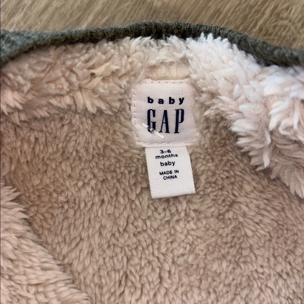 Baby Gap green and tan Sherpa-Lined Fair Isle Sweater size 3-6 months